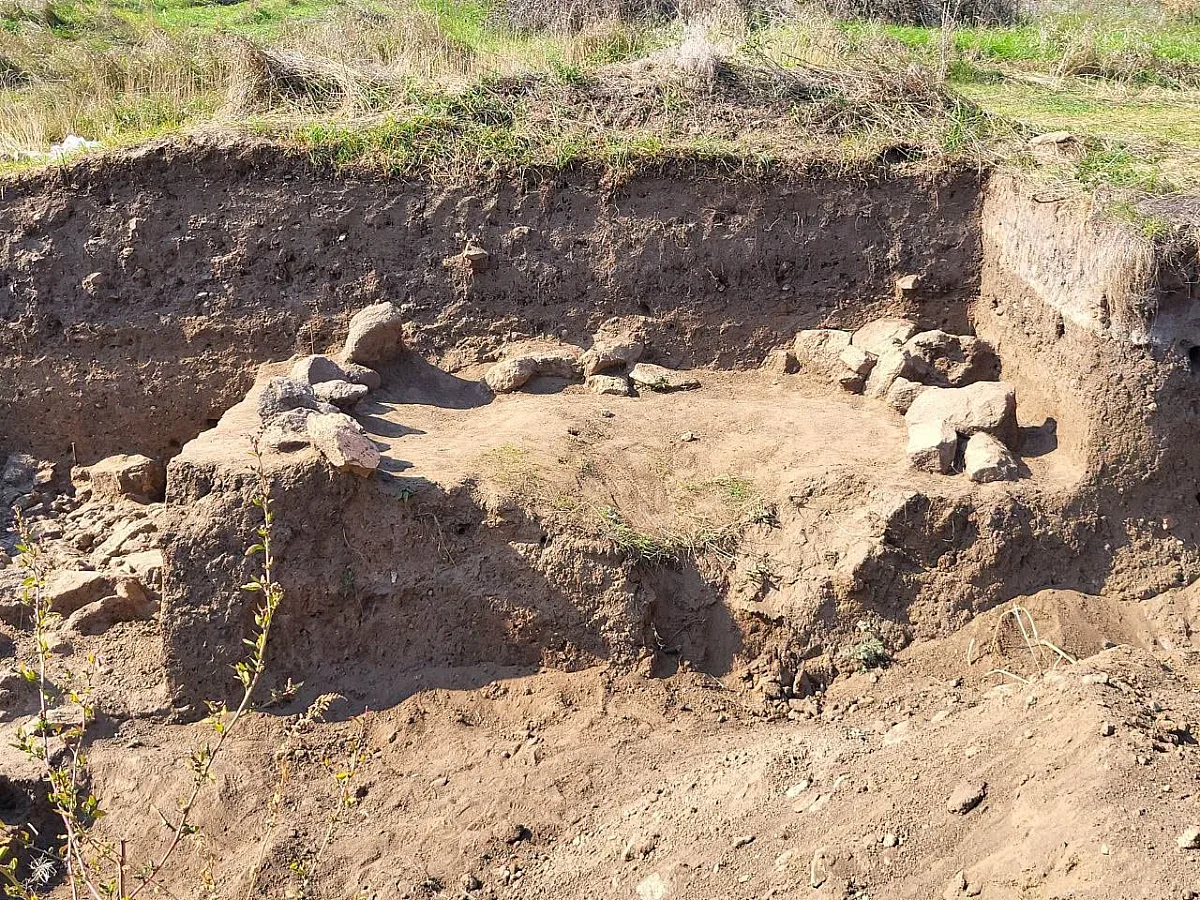 Под Южноукраинском археологи обнаружили древний кромлех возрастом более 5 тысяч лет: находку перевезут в музей Под Южноукраинском археологи обнаружили древний кромлех возрастом более 5 тысяч лет: находку перевезут в музей