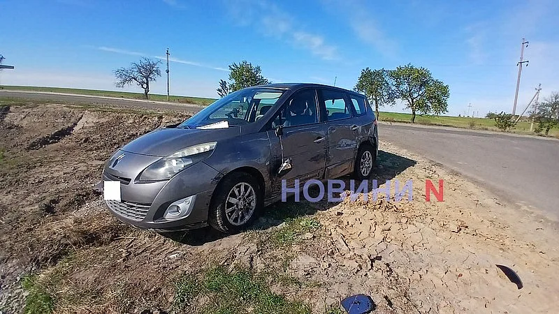 На трассе «Николаев — Очаков» Volkswagen врезался в Renault: машины слетели с дороги На трассе «Николаев — Очаков» Volkswagen врезался в Renault: машины слетели с дороги