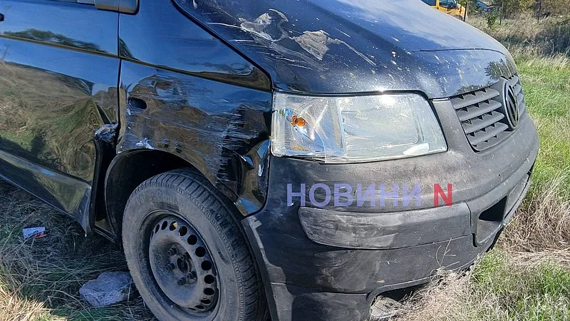 На трассе «Николаев — Очаков» Volkswagen врезался в Renault: машины слетели с дороги На трассе «Николаев — Очаков» Volkswagen врезался в Renault: машины слетели с дороги