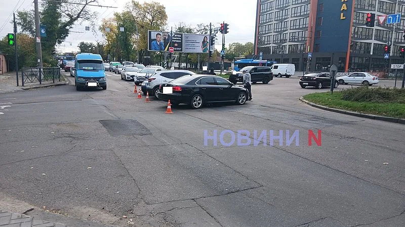 ДТП с тремя автомобилями парализовало движение на проспекте в Николаеве ДТП с тремя автомобилями парализовало движение на проспекте в Николаеве