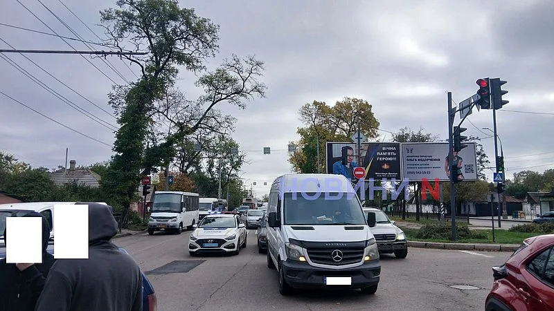 ДТП с тремя автомобилями парализовало движение на проспекте в Николаеве ДТП с тремя автомобилями парализовало движение на проспекте в Николаеве
