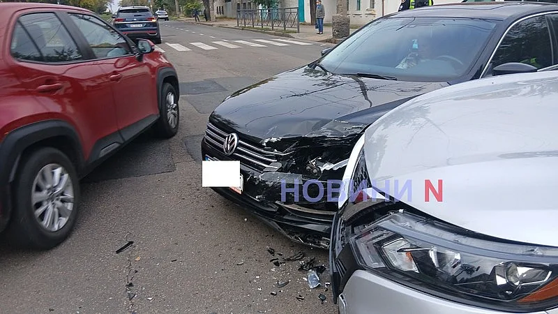 ДТП с тремя автомобилями парализовало движение на проспекте в Николаеве ДТП с тремя автомобилями парализовало движение на проспекте в Николаеве