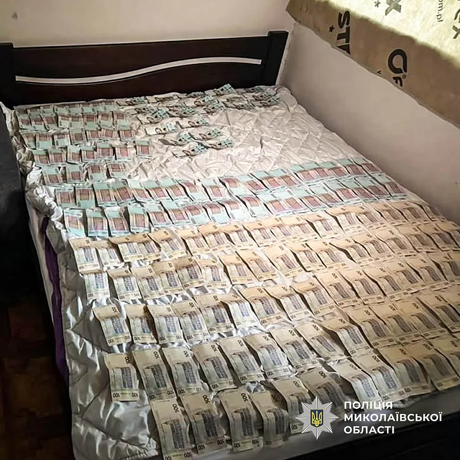 Зливали по 300 літрів за раз: на Миколаївщині викрили схему розкрадання дизеля Зливали по 300 літрів за раз: на Миколаївщині викрили схему розкрадання дизеля