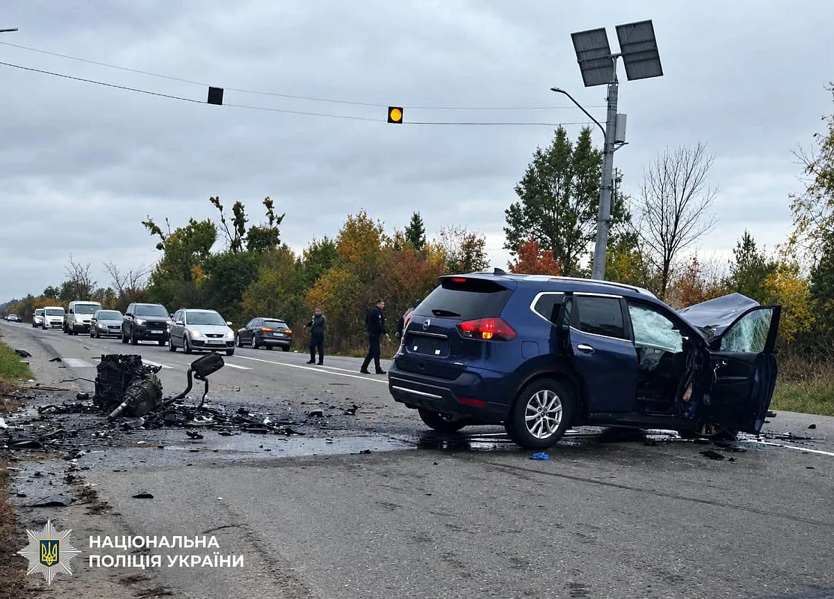 BMW выехал на встречную полосу и столкнулся с Nissan: погибли два человека, трое госпитализированы BMW выехал на встречную полосу и столкнулся с Nissan: погибли два человека, трое госпитализированы