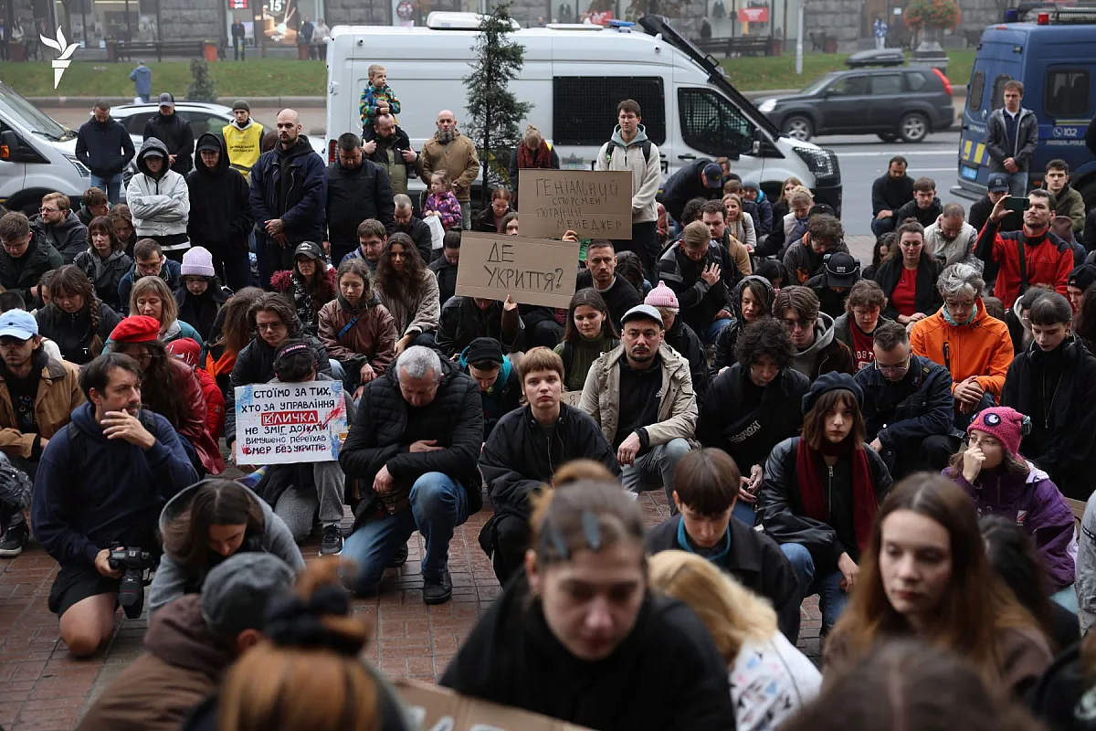 У Києві вимагають відставки Кличко: під будівлею КМДА триває мітинг (трансляція) У Києві вимагають відставки Кличко: під будівлею КМДА триває мітинг (трансляція)