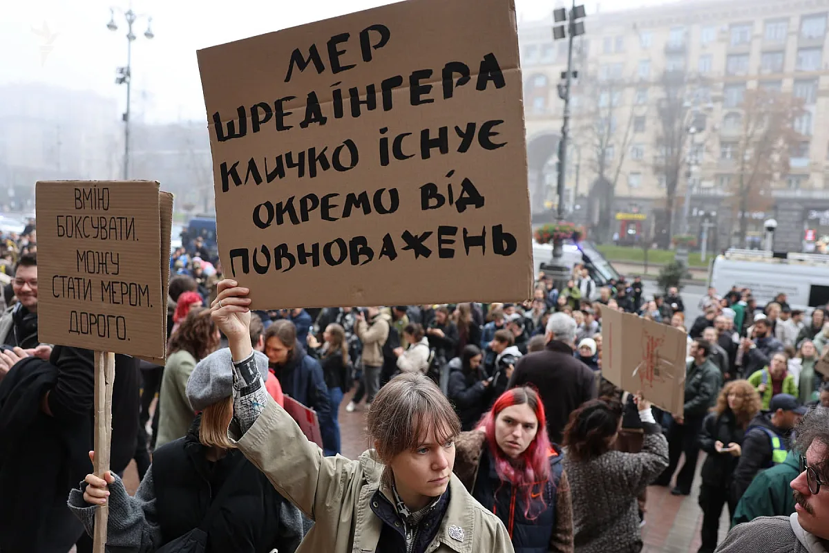У Києві вимагають відставки Кличко: під будівлею КМДА триває мітинг (трансляція) У Києві вимагають відставки Кличко: під будівлею КМДА триває мітинг (трансляція)