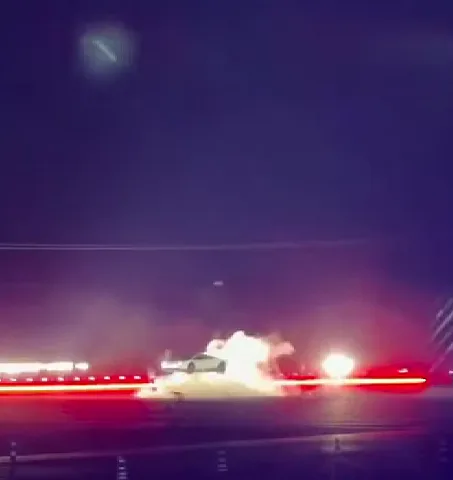 Tesla показала летающий автомобиль: что известно о спорткаре Илона Маска (видео) Tesla показала летающий автомобиль: что известно о спорткаре Илона Маска (видео)