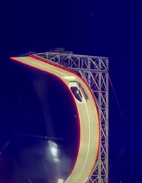 Tesla показала летающий автомобиль: что известно о спорткаре Илона Маска (видео) Tesla показала летающий автомобиль: что известно о спорткаре Илона Маска (видео)