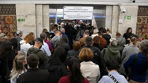 В Киеве после ночной атаки РФ разорвало рельсы метро: повреждена станция на левом берегу В Киеве после ночной атаки РФ разорвало рельсы метро: повреждена станция на левом берегу