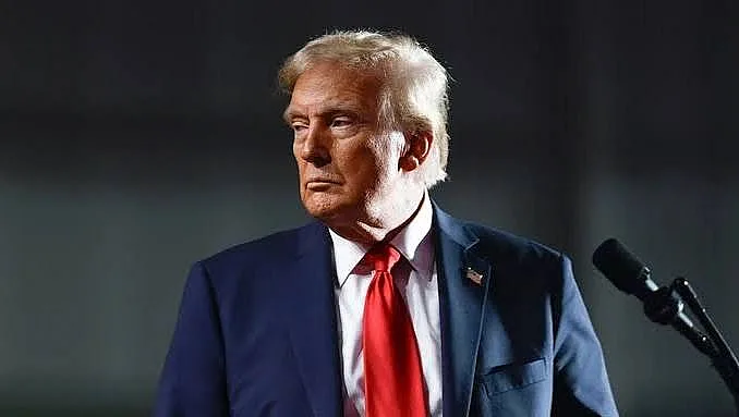 Трамп намекнул, что готов вести переговоры о мире без Зеленского Трамп намекнул, что готов вести переговоры о мире без Зеленского