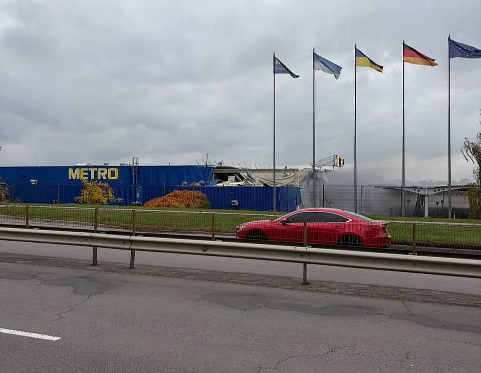 Российские войска атаковали гипермаркет «Метро» в Ровно Российские войска атаковали гипермаркет «Метро» в Ровно