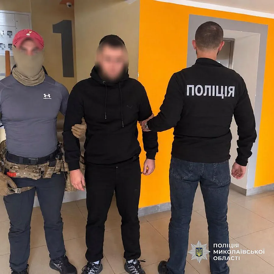 За $7 тысяч обещали провести через блокпосты: в Николаевской области задержали двух мужчин За $7 тысяч обещали провести через блокпосты: в Николаевской области задержали двух мужчин