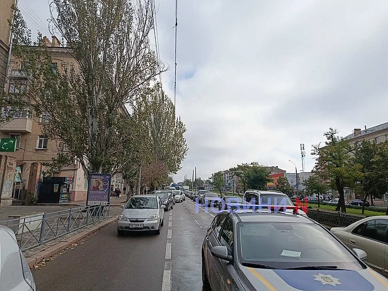 Два Nissan зіткнулися на проспекті в Миколаєві - утворився затор Два Nissan зіткнулися на проспекті в Миколаєві - утворився затор