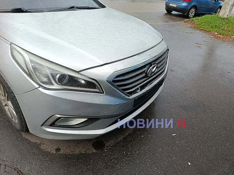 Hyundai врезался в трамвай с пассажирами в Николаеве Hyundai врезался в трамвай с пассажирами в Николаеве