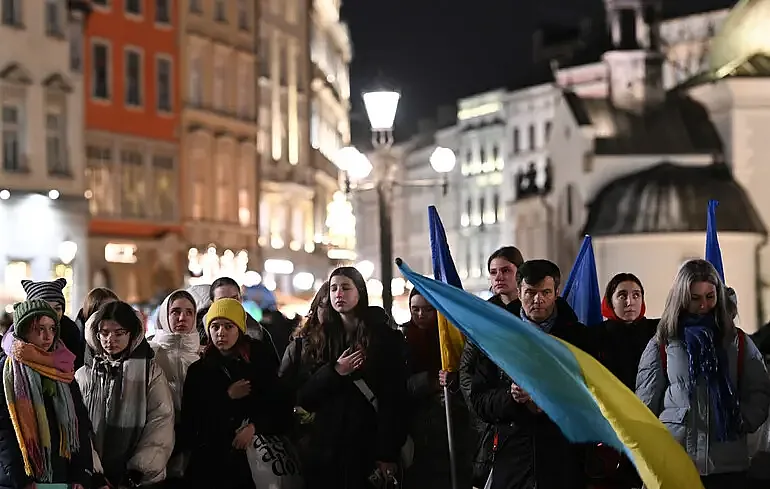 Сколько украинцев находится за границей: ответ Зеленского Сколько украинцев находится за границей: ответ Зеленского