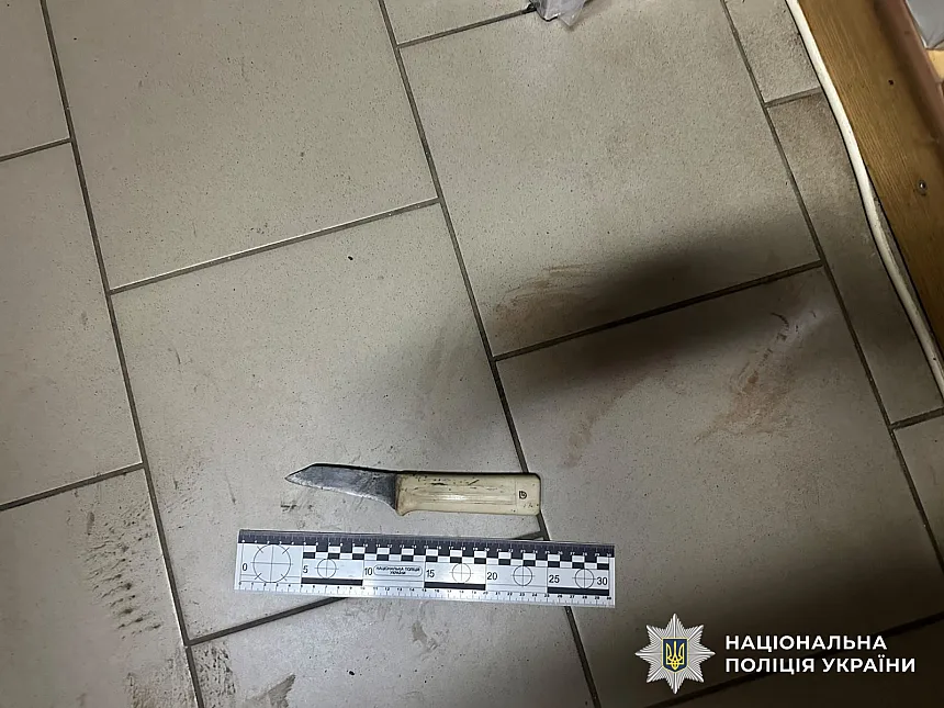 В Николаевской области мужчина ударил незнакомца ножом в грудь после ссоры у кассы В Николаевской области мужчина ударил незнакомца ножом в грудь после ссоры у кассы