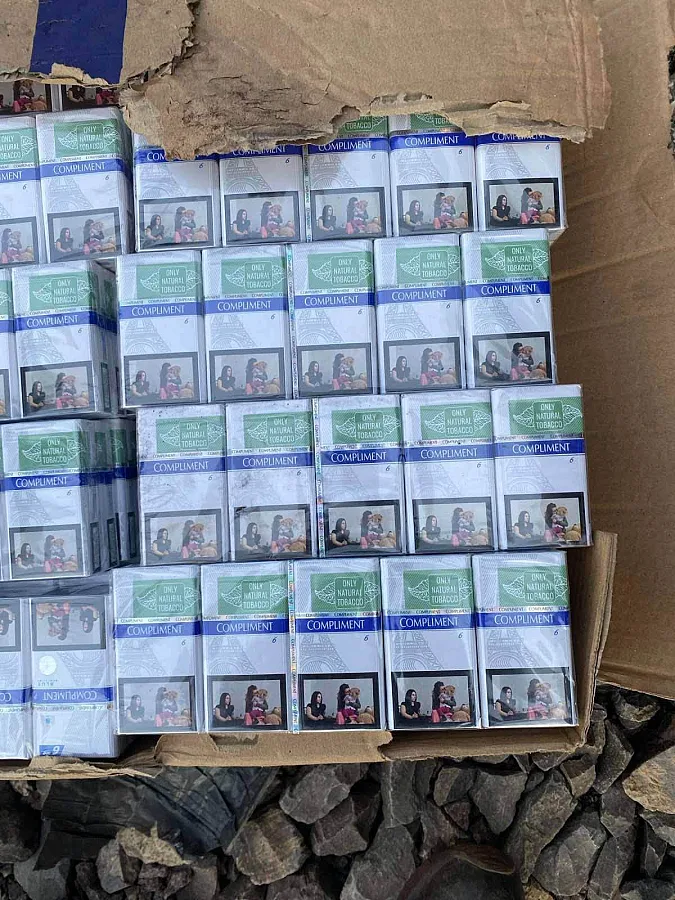 Из Украины пытались вывезти партию нелегальных сигарет в вагоне с рудой Из Украины пытались вывезти партию нелегальных сигарет в вагоне с рудой