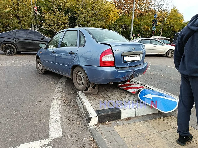 На проспекті у Миколаєві сталися дві ДТП: постраждало двоє людей, рух труднощів На проспекті в Миколаєві сталися дві ДТП: постраждали двоє людей, рух утруднений