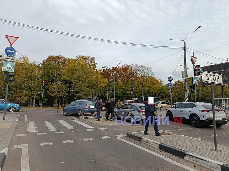 На проспекті у Миколаєві сталися дві ДТП: постраждало двоє людей, рух труднощів На проспекті в Миколаєві сталися дві ДТП: постраждали двоє людей, рух утруднений