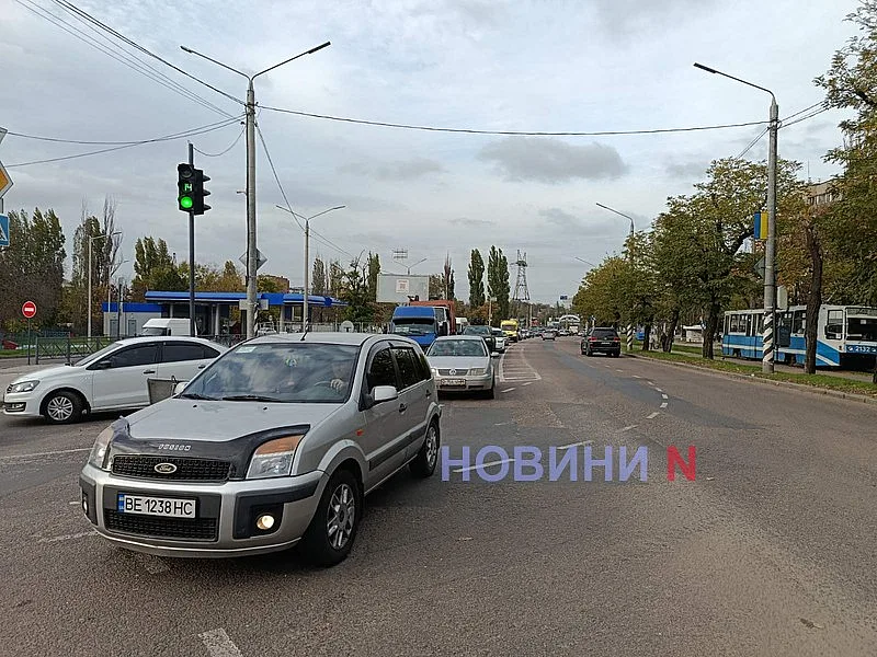На проспекті у Миколаєві сталися дві ДТП: постраждало двоє людей, рух труднощів На проспекті в Миколаєві сталися дві ДТП: постраждали двоє людей, рух утруднений