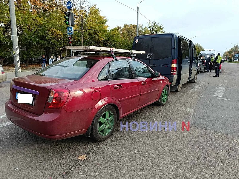На проспекті у Миколаєві сталися дві ДТП: постраждало двоє людей, рух труднощів На проспекті в Миколаєві сталися дві ДТП: постраждали двоє людей, рух утруднений