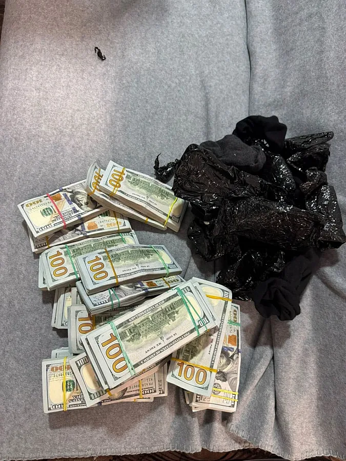 В автомобиле, направлявшемся из Украины в Турцию, обнаружили более $270 тысяч, спрятанных в носках В автомобиле, направлявшемся из Украины в Турцию, обнаружили более $270 тысяч, спрятанных в носках