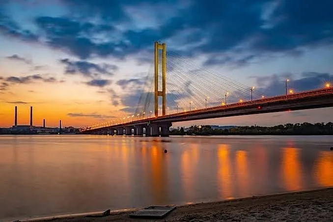Київ виділить 1 млрд гривень на будівництво водних переправ через Дніпро Київ виділить 1 млрд гривень на будівництво водних переправ через Дніпро