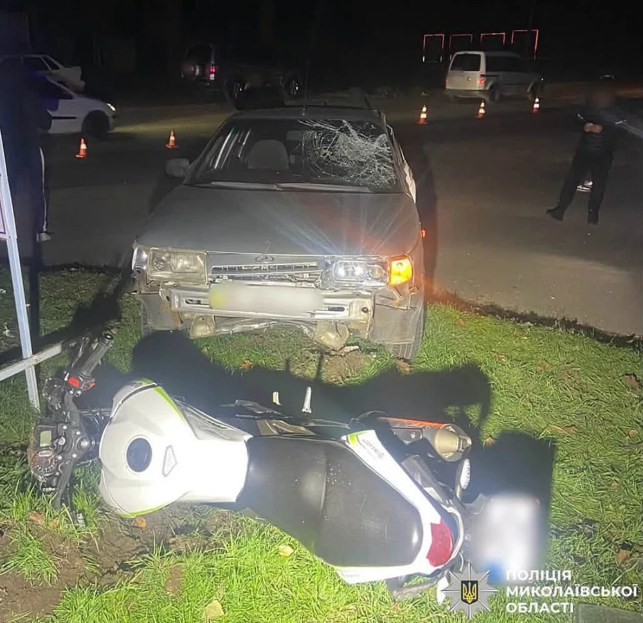 В Первомайске в ДТП с легковушкой пострадали два подростка на мотоцикле В Первомайске в ДТП с легковушкой пострадали два подростка на мотоцикле