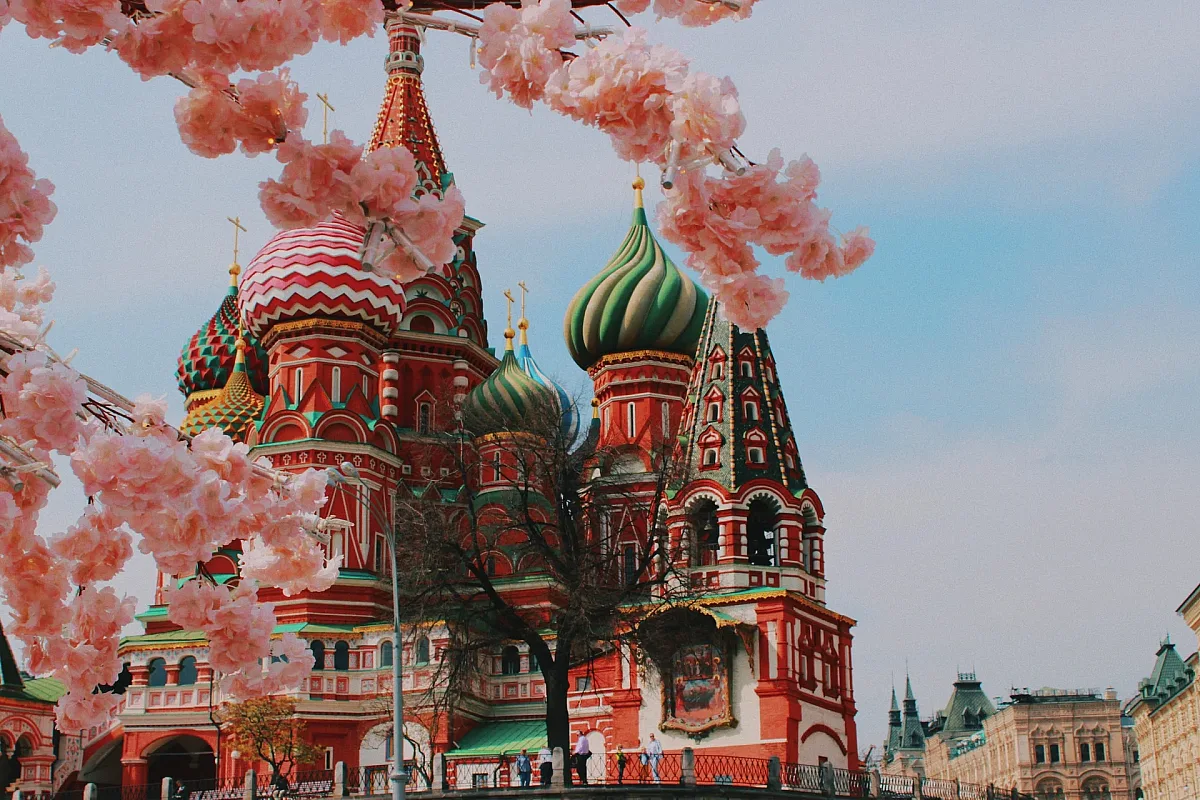 Москву и Подмосковье массированно атакуют дроны Москву и Подмосковье массированно атакуют дроны