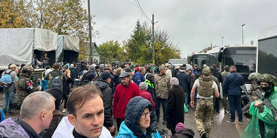 Омбудсмены Украины и РФ предложили сделать гуманитарные миссии регулярными Омбудсмены Украины и РФ предложили сделать гуманитарные миссии регулярными