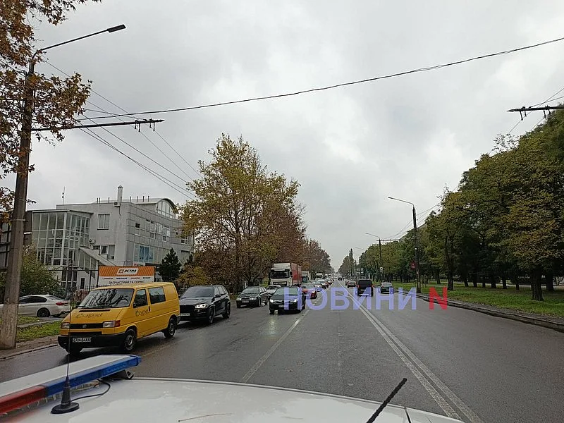 В Николаеве «Тесла» столкнулась с «Хондой»: разбитые авто, двое пострадавших, огромный затор В Николаеве «Тесла» столкнулась с «Хондой»: разбитые авто, двое пострадавших, огромный затор