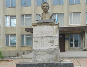 В Одесской области коммунисты разобрали бюст Ивану Франко, чтобы починить памятник Ленину 