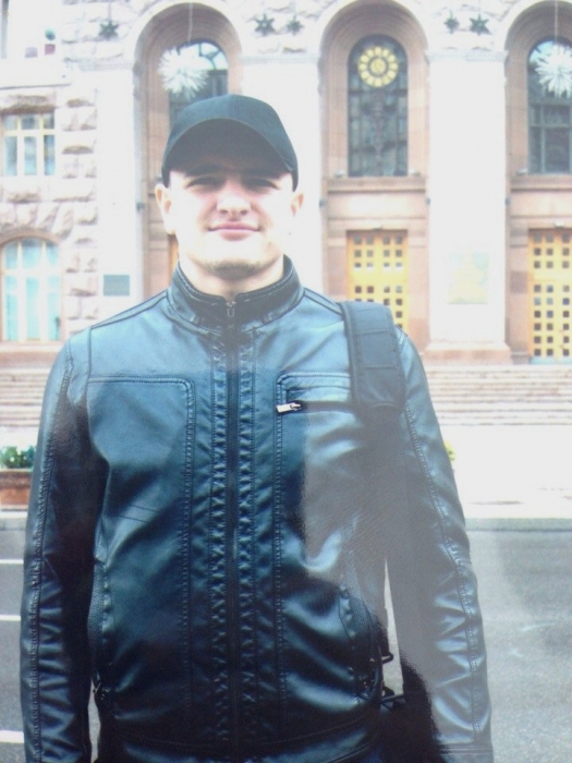 В Николаеве более 50 волонтеров трое суток ищут пропавшего 20-летнего парня и просят о помощи