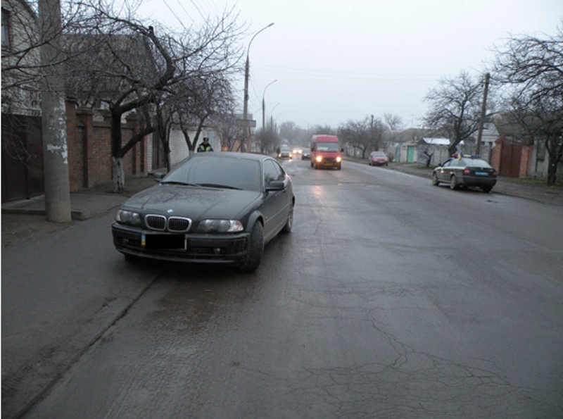 В Николаеве сотрудники ГАИ задержали водителя с поддельными документами на "БМВ"