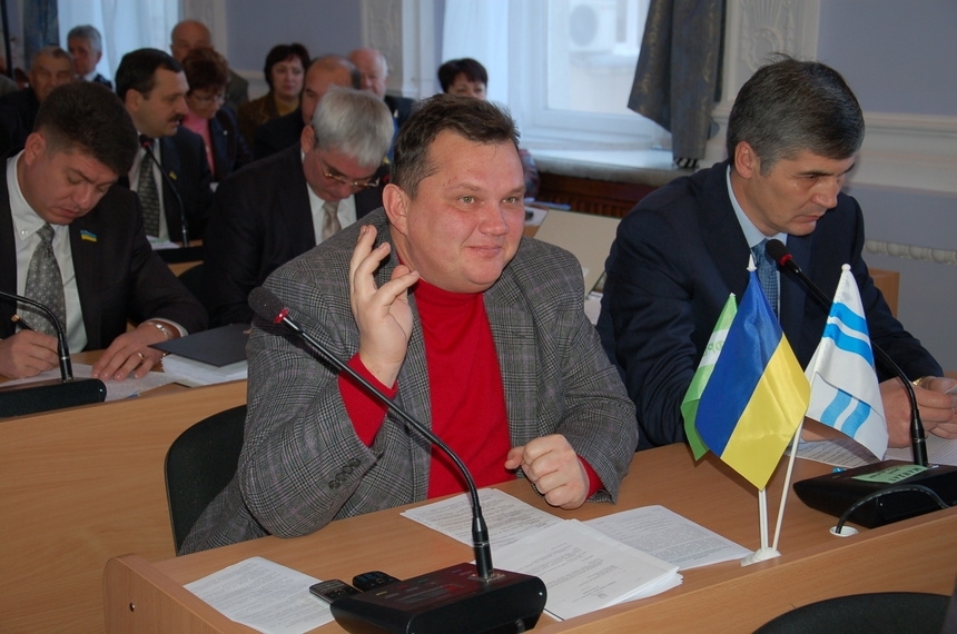 Андрей Мышкин (слева) на сессии горсовета