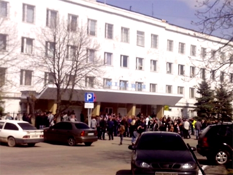 В крупном промышленном центре Донбасса готовятся штурмовать горотдел милиции