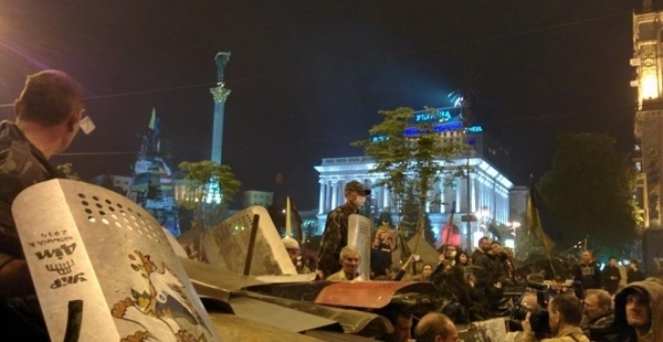 На Майдане в Киеве произошла массовая драка между националистами и самообороной