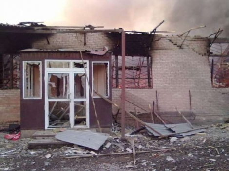 Бой под Амвросиевкой: разрушены жилые дома, центральный рынок и магазины
