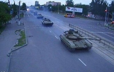 Ночью по улицам Луганска проехала колонна военной техники. ФОТО