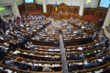 Рада попросила Порошенко ввести военное положение на Донбассе
