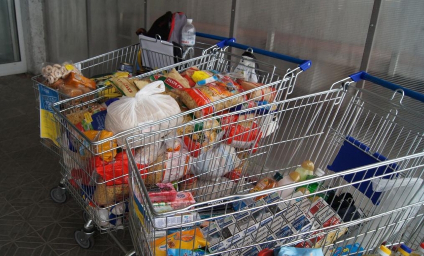 В рамках акции «Гуманитарная корзина» николаевцы собрали большое количество продуктов для военных