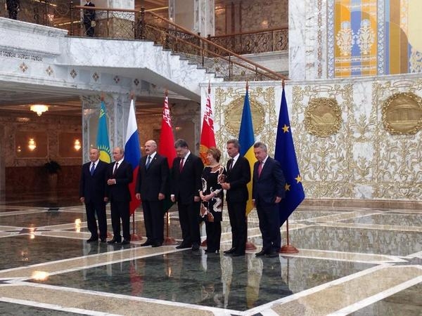 В Минске завершилась двустронняя встреча Порошенко и Путина