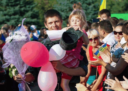 Южноукраинск встретил своих бойцов из зоны АТО