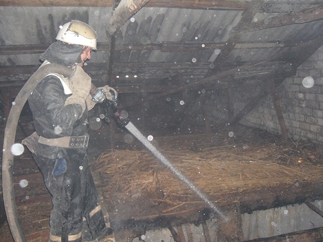 На Николаевщине за сутки спасатели дважды ликвидировали пожары в жилых домах