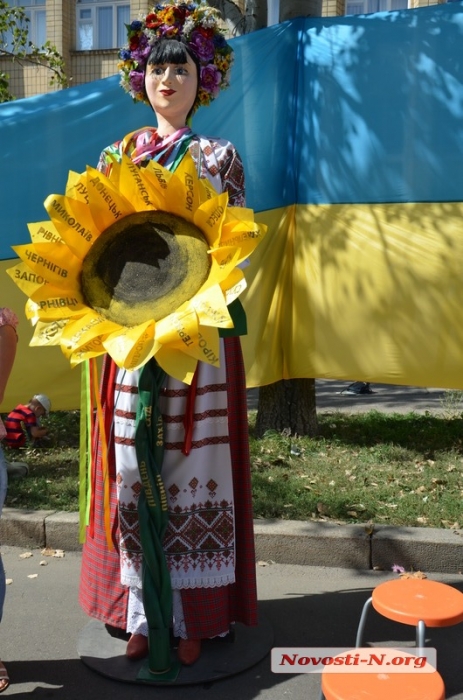 В Николаеве празднуют день города: на Советской танцы, песни, бокс и ярмарки РЕПОРТАЖ