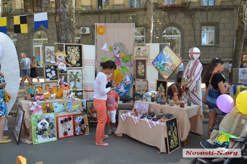 В Николаеве празднуют день города: на Советской танцы, песни, бокс и ярмарки РЕПОРТАЖ