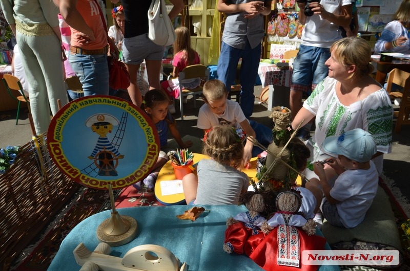 В Николаеве празднуют день города: на Советской танцы, песни, бокс и ярмарки РЕПОРТАЖ