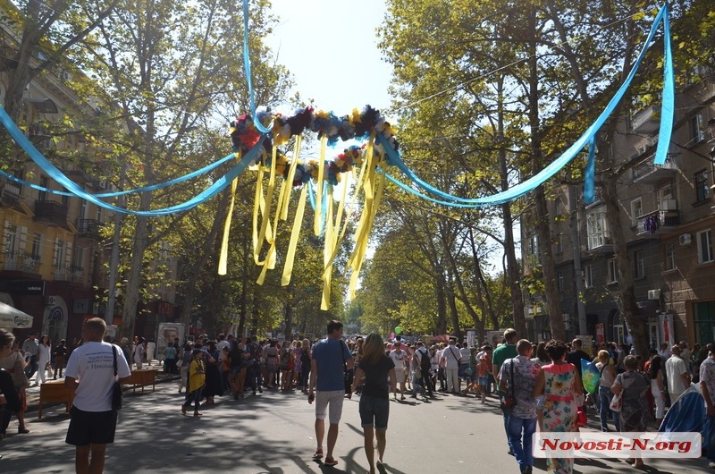 В Николаеве празднуют день города: на Советской танцы, песни, бокс и ярмарки РЕПОРТАЖ