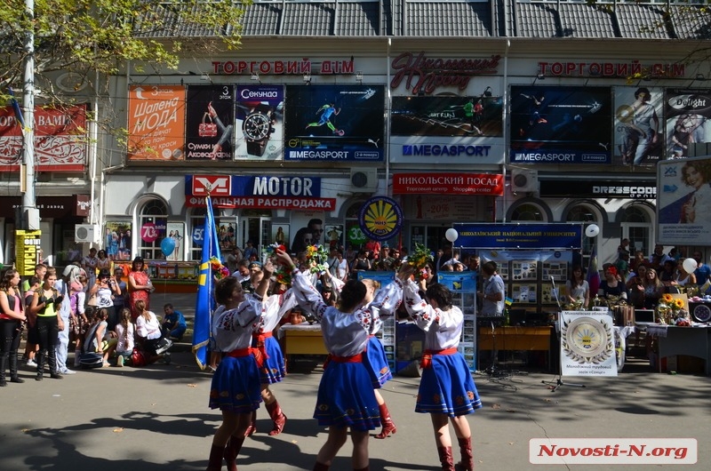 В Николаеве празднуют день города: на Советской танцы, песни, бокс и ярмарки РЕПОРТАЖ