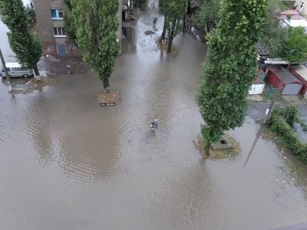 Непогода в Украине: разрушены дома, разбиты автомобили, повалены деревья. ФОТО. ВИДЕО